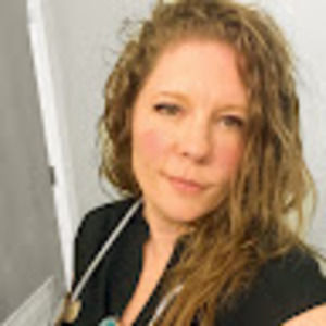 Meet your Posher, Amanda. Mama, wife and nurse